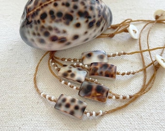 Cowrie Shell Beach Bracelet, Tropical Seashell Bracelet for Women, Beachy Jewelry, Coastal Jewelry, Ocean Bracelet, Beachy Gift, Beachcomber