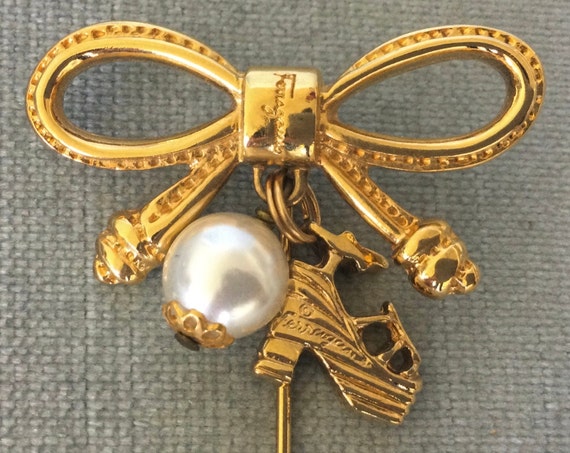 ferragamo brooch