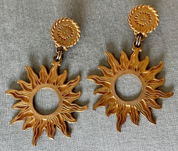 Massive YOSCA Signed BUTTON And SUN Doorknocker 3… - image 2