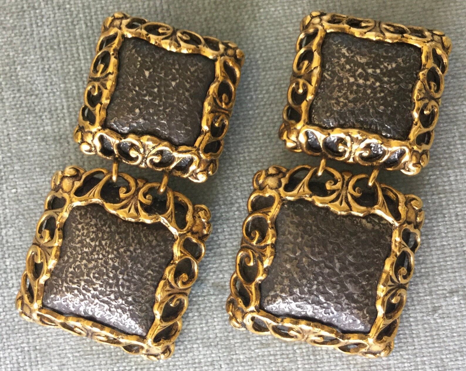 La paire de boucles d'oreilles qui va avec tout. 🧡 #Balabooste #GoldenVibes #Summer La paire de boucles d'oreilles qui va avec tout. 🧡 #Balabooste #GoldenVibes #Summer