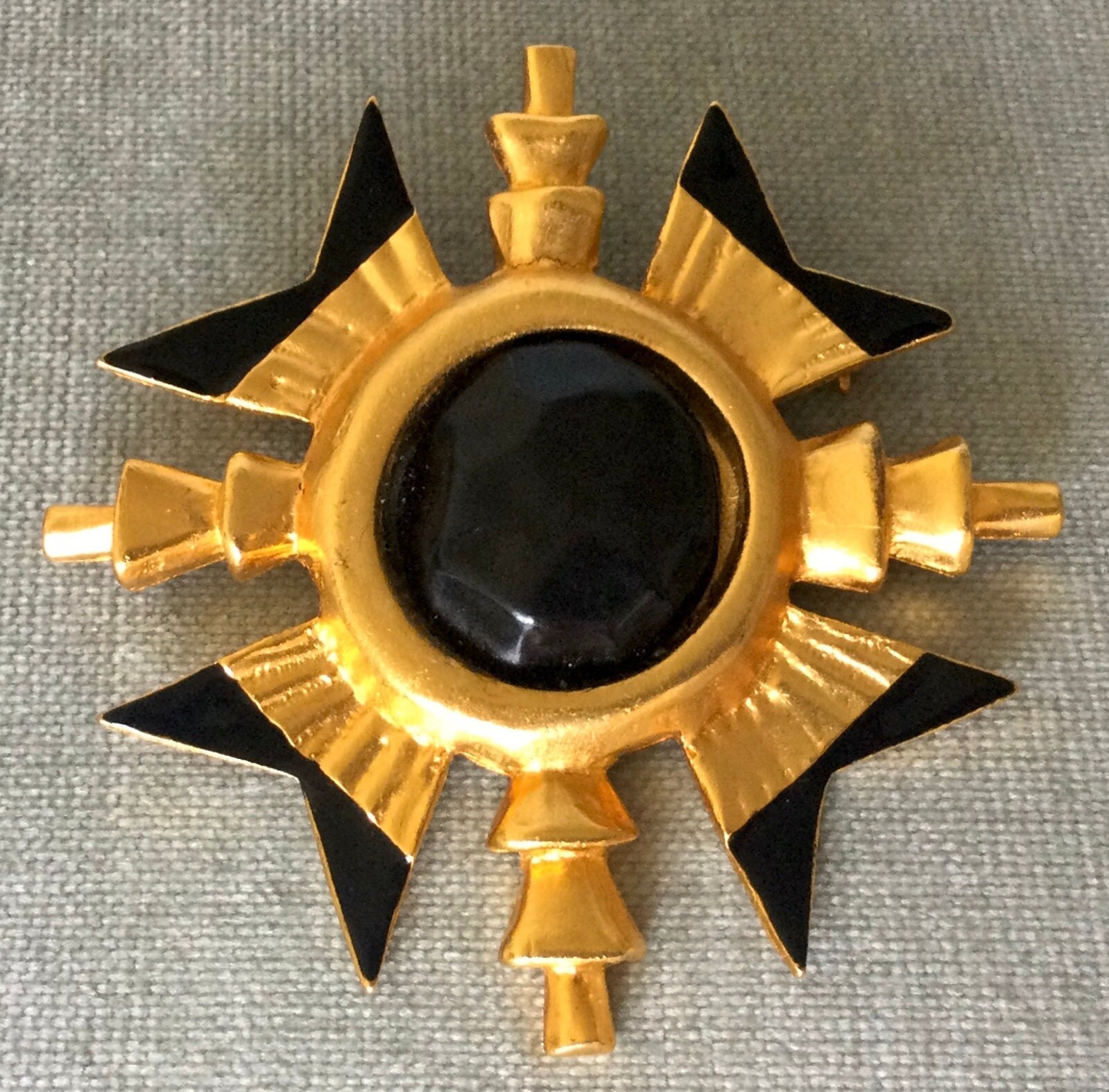 Massive ROBERT LEE MORRIS for Donna Karan Maltese Cross  display picture 1