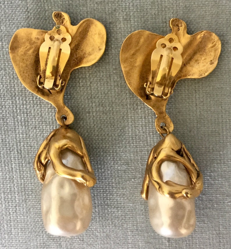 3\u201d Long DONNA KARAN Signed Baroque PEARL Charm Dangle Drop Earrings Gold Metal Modernist Brutalist Vintage Runway Couture Designer Statement