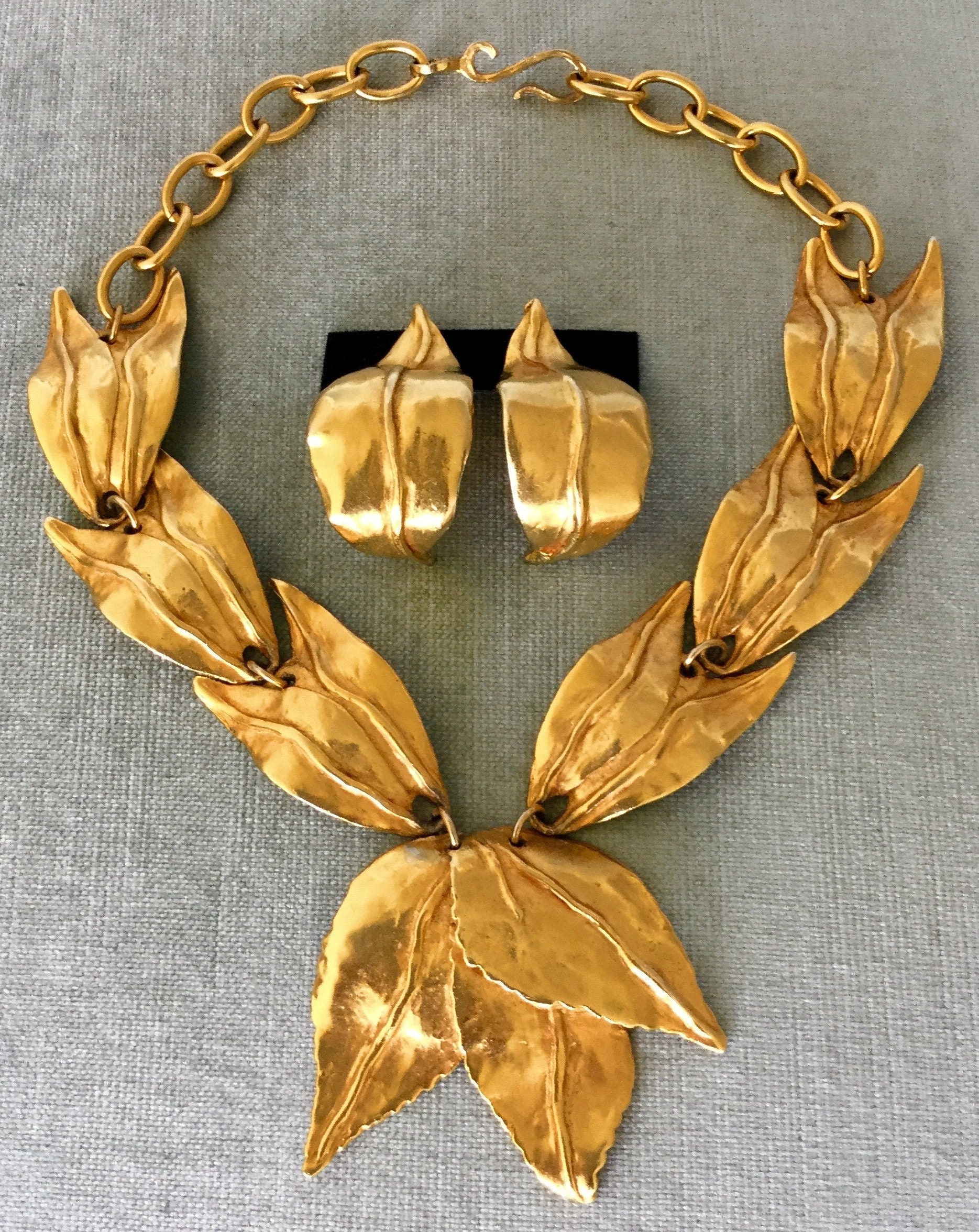 Superb DELPHINE NARDIN PARIS Signed Leaf Modernist Collar Choker