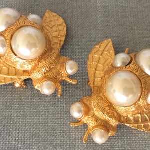 Ciner Bee Brooch - Etsy