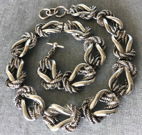 Chic ANNE KLEIN Signed Love KNOT Infinity Link Sc… - image 3