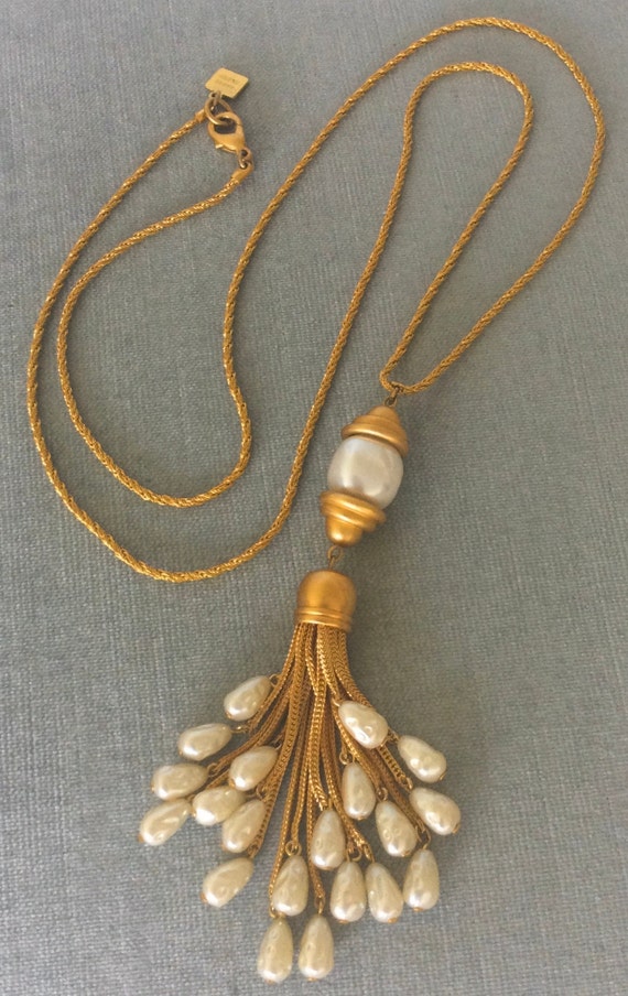 Chic ANNE KLEIN Signed Pearl TASSEL 4 5/8” Pendan… - image 4