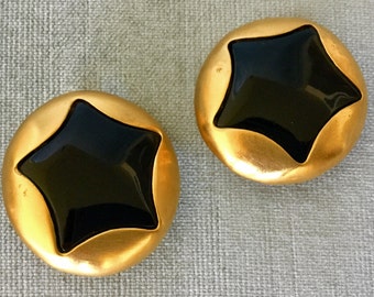 Massive ESSEX Signed Poured Black Enamel STAR Huge Round EARRINGS Brushed Gold Metal Clip Vintage Rare Designer Couture Runway Big Statement