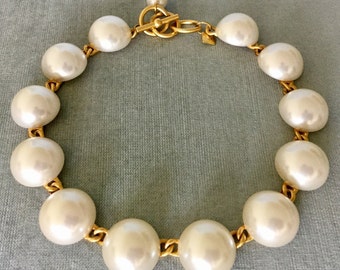 Elegant ANNE KLEIN Signed Modernist PEARL Ball Big Bead & Chain Choker Collar Necklace Gold Metal Vintage Runway Couture Designer Statement
