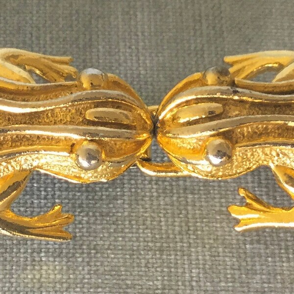 Cute MIMI Di N Signed KISSING FROGS 4" Long Belt Buckle Gold Metal Vintage Designer Couture Runway Animal Preppy Figural Big Large Art Deco