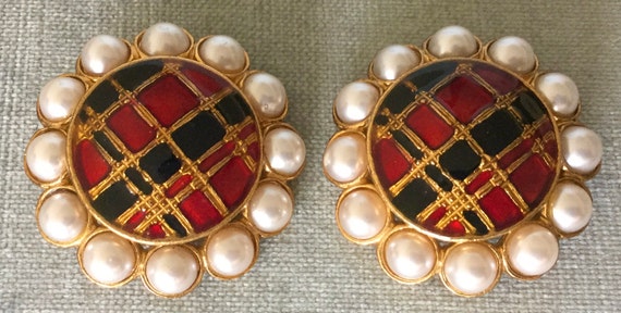 Authentic Chanel Vintage Classic Clip On Earrings