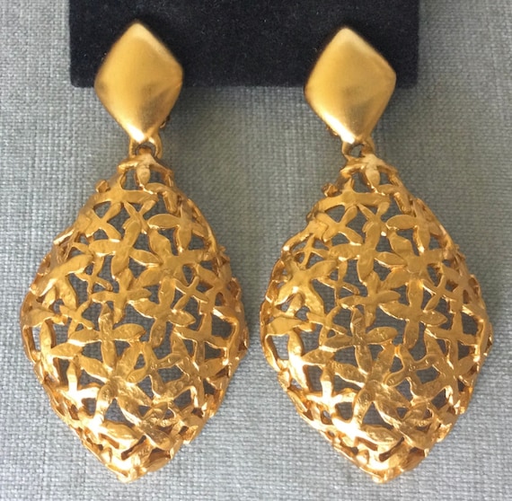 Charm Metal Painted Filigree Leaf Small/ pair Charm Metal Painted Filigree Leaf Small/ pair