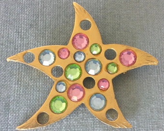 Enorme ARTESANÍA firmada ESTRELLA DE MAR con MULTICOLOR Cristal pastel Swarovski Rhinestones Broche Pin Oro Metal Vintage Diseñador Runway Couture Declaración