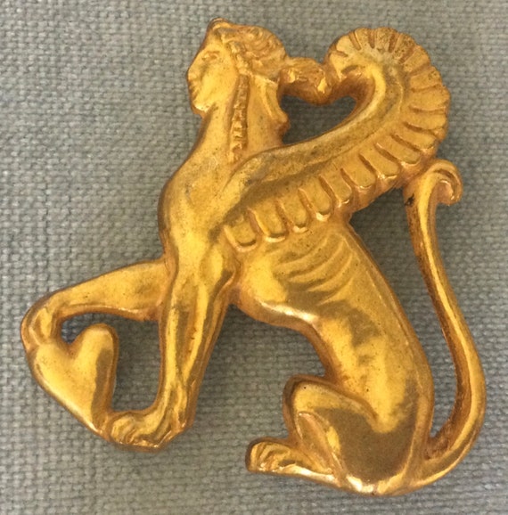 Broche Badge Arthus Bertrand - Saint Claude 1966/76 - Thème Chasse Et Pêche - Occasion Très Bon état