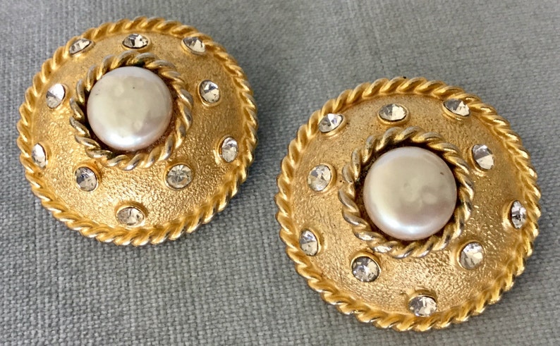 Massive YOSCA Signed BAROQUE PEARL /& Diamant\u00e9 Crystals Huge Shield Clip Earrings Gold Metal Vintage Designer Runway Couture Big Statement