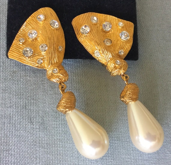 3” Long MARVELLA Signed Massive BOW PEARL Charm C… - image 2