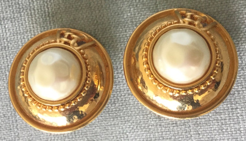 Iconic FENDI Signed Baroque PEARL & LOGO Etruscan Round Earrings Gold Metal Vintage Designer Runway Couture Italy Art Deco Big Statement image 4