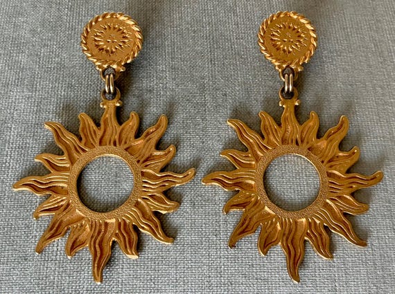 Massive YOSCA Signed BUTTON And SUN Doorknocker 3… - image 1