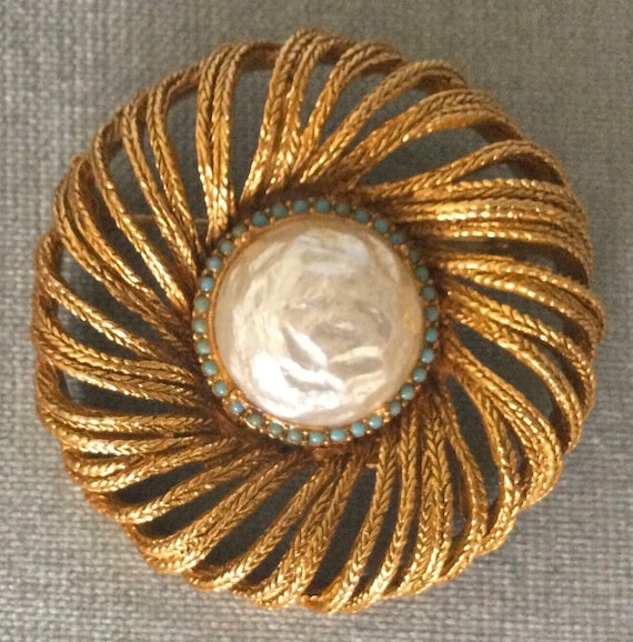 Amazing CAPRI Signed BAROQUE PEARL Rosette Brooch… - image 1