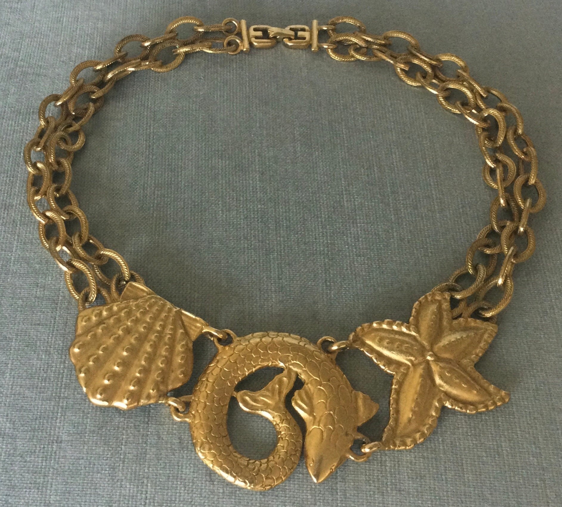 DVF Diane von Furstenberg Signed KOI OCEAN Fish Seashell Starfish Chain Collar Choker Necklace Gold Metal Vintage Designer Runway Couture