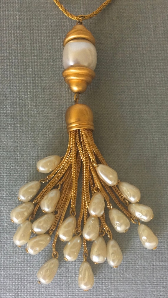 Chic ANNE KLEIN Signed Pearl TASSEL 4 5/8” Pendan… - image 2