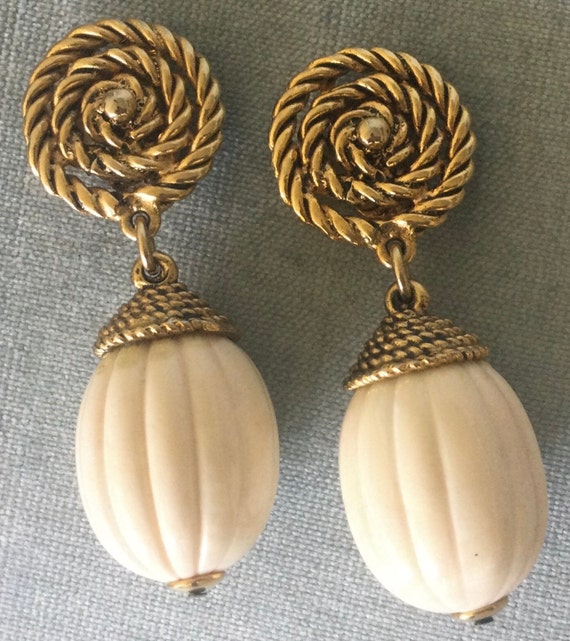 Massive FRENCH BUTTON & MELON Doorknocker Lucite … - image 2