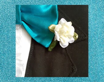 Oinktastic Creme Boutonniere