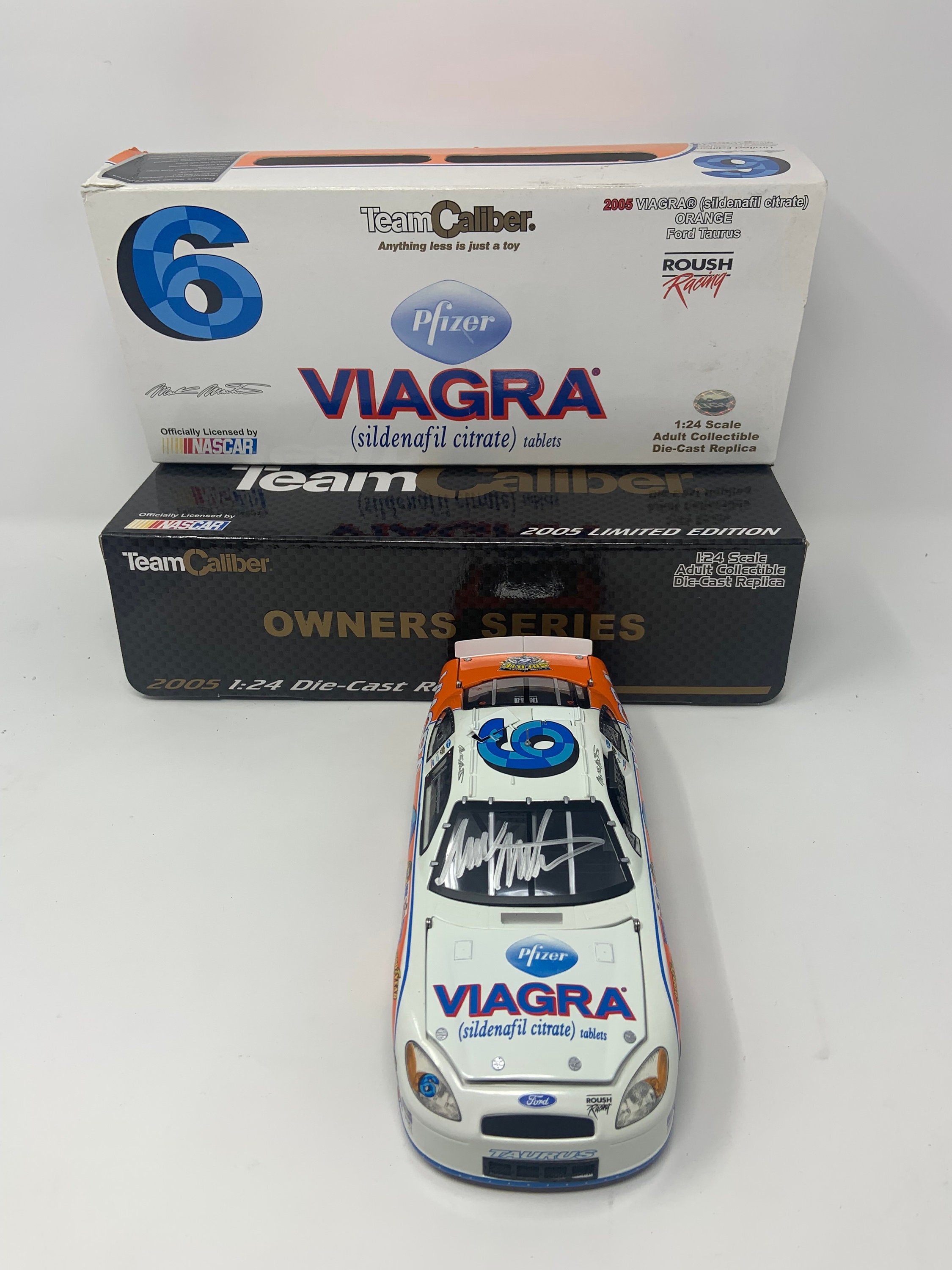 1/24 ナスカー　フォード　トーラス ＦＯＲＤ NASCAR　VIAGRA MARK MARTIN #6 Viagra ORANGE Ford Taurus 1:24 Scale / Signed