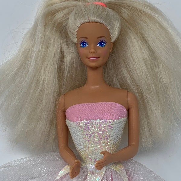 Vintage Dance Magic Barbie (#4836) w/extra Outfit, Shoes Makeup Wand