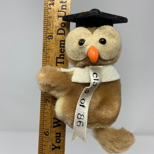 Dakin Gripper Grabber Hugger Graduation Owl - Class of 1986 Graduate