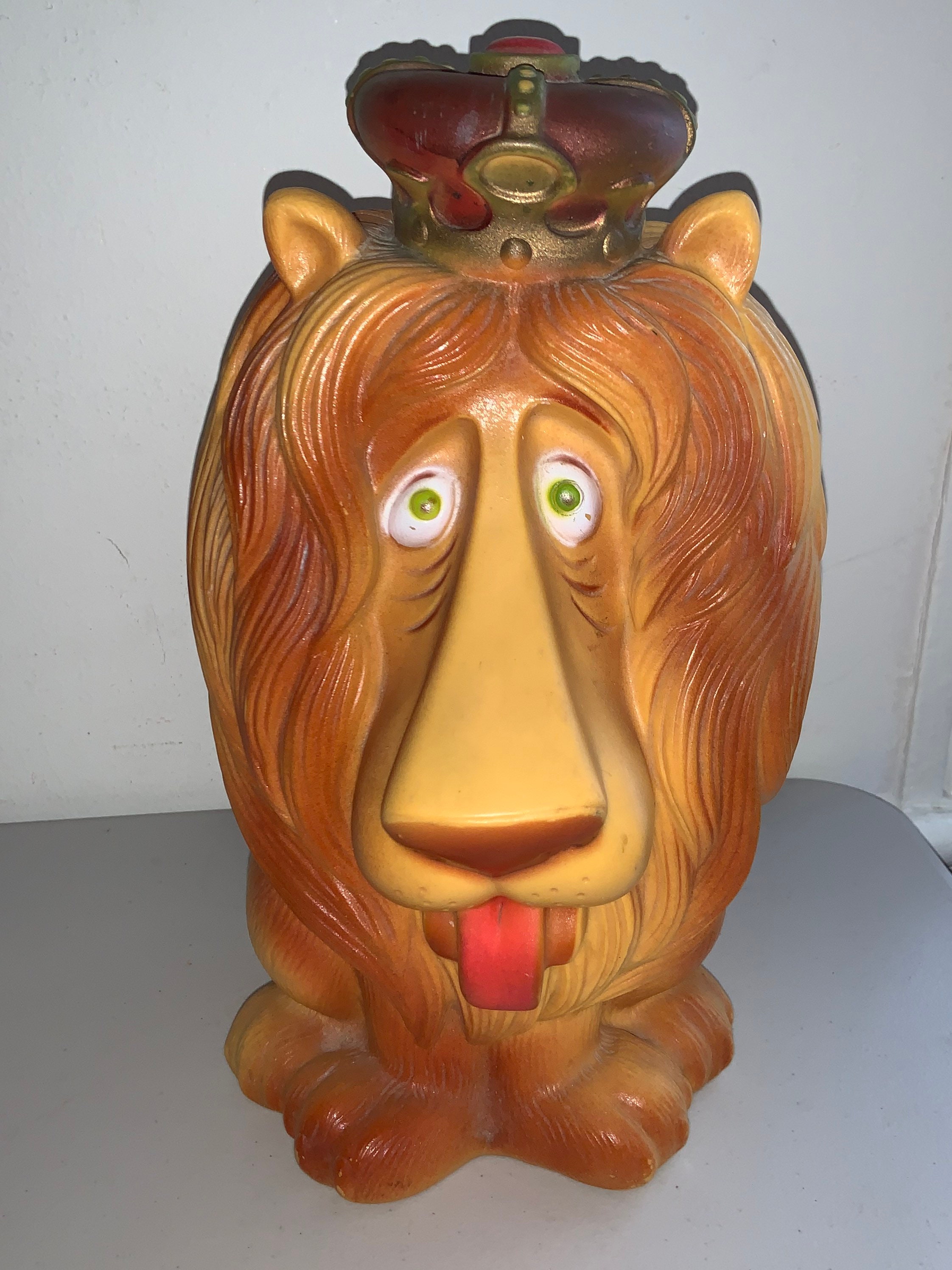 1971年製プレイパルLippy Linus Lionヴィンテージバンク 13” Lion Figural Blow Mold Bank / Play Pal Plastics (1971) - Lippy
