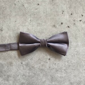 Dusty Lavender Gray Satin Silk Bow Ties for Men Wedding Bow Ties For Groomsmen Bohemian Wedding TEEN/ADULT BOW TIE