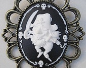 MADE IN FRANCE Retro vintage cameo brooch pirate black sails jack sparrow skull skeleton halloween knife sea sailor caraibean ship