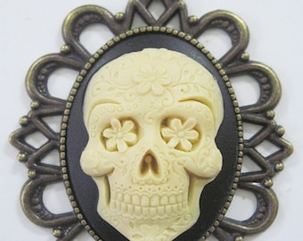Retro vintage cameo necklace sugar skull mexican day of the dead rockabilly pin up