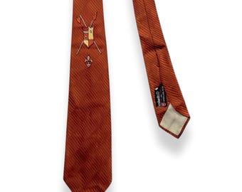 Vintage 1950s ATOMIC ERA Necktie ~ Art Deco / Rockabilly / Swing ~ Neck Tie / Cravat ~ Shield / Fleur-De-Lis Print