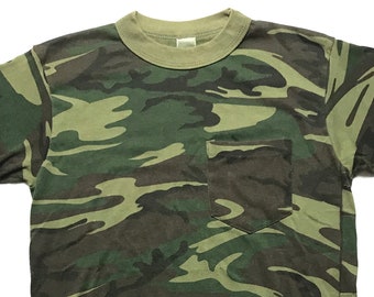 Vintage 1980s Worn-In Camouflage Pocket T-Shirt ~ fits XS ~ soft / thin / faded ~ 50/50 Cotton-Poly ~ Army ~ Military Tee