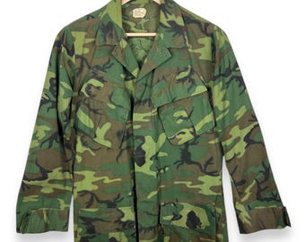 Vintage 1970s Vietnam War US Army Jungle Fatigue Jacket