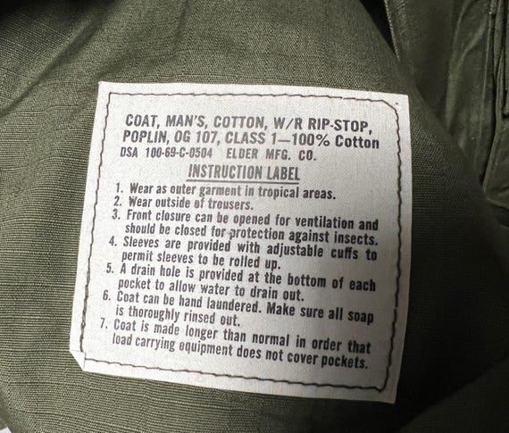 Veste de fatigue dans la jungle de l'armée américaine de la guerre