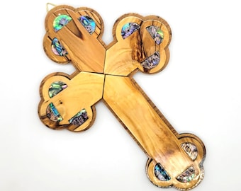 Geschnitztes Kreuz aus Olivenholz und Abalone aus dem Heiligenland