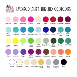 Puede incluir: Una tabla de colores de hilo para bordar con los nombres de cada color. Los colores est&aacute;n dispuestos en filas y columnas. Los colores incluyen rosa claro, rosa, rosa intenso, fucsia, rubor, rojo, ar&aacute;ndano, burdeos, marr&oacute;n, azul Tiffany, turquesa, aguamarina, aguamarina turquesa, azul claro, azul real, azul marino, azul caribe&ntilde;o, azul Malibu, amarillo claro, amarillo, lima, verde manzana, verde menta, verde salvia, verde oliva, esmeralda, verde azulado, lila, lavanda, morado, orqu&iacute;dea morada, berenjena, chocolate, melocot&oacute;n, coral, naranja, blanco, blanco roto, marfil, champ&aacute;n, oro mate, gris plateado, gris antracita y negro.