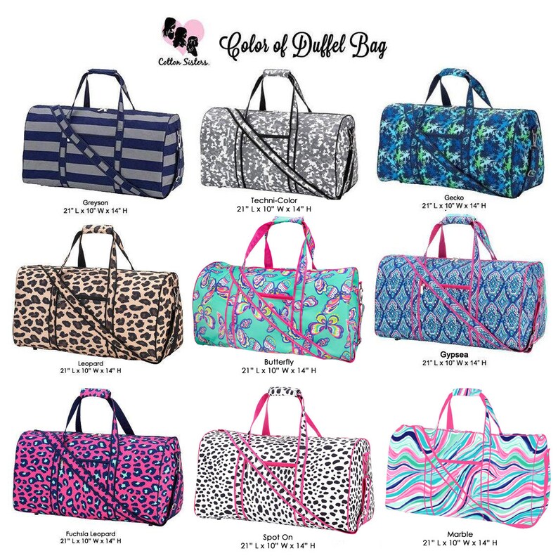 Pu&ograve; includere: Un collage di dieci diverse borse da viaggio in vari motivi e colori. Ogni borsa misura 53,3 cm di lunghezza, 25,4 cm di larghezza e 35,6 cm di altezza. I motivi includono strisce grigie, mimetico grigio e bianco, tie-dye blu e verde, stampa leopardata, stampa a farfalla, stampa paisley, stampa leopardata fucsia, pois neri e bianchi e marmo rosa e blu.