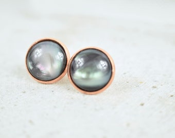 Stud earrings copper cabochon black in mother-of-pearl look