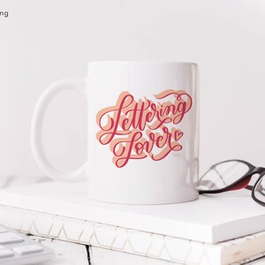 Schriftzug Liebhaber | Kaffeetasse, 11oz & 15oz | Niedliche | Künstler geschenk | Pinselschriftzug | Handbeschriftung | 2 Farboptionen