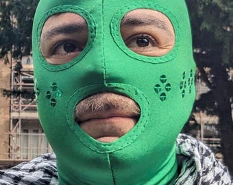 Green mask with little sequins decorations pattern all around the head.