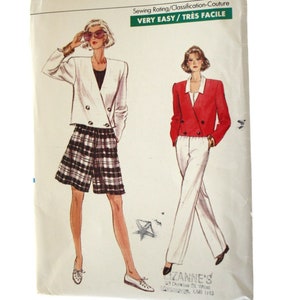 Peut inclure: Patron de couture vintage Very Easy Very Vogue 7173. Le patron présente des illustrations de modèles de mode féminine, dont un blazer blanc avec un short à carreaux et un blazer rouge avec un pantalon blanc. La taille du patron est 8-10-12.