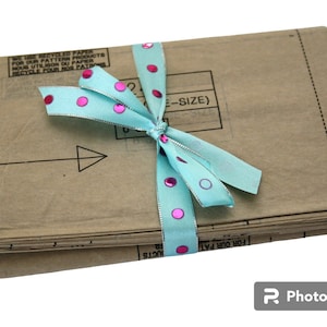 Papier de soie d'emballage cadeau unique pour couturière-cousseuse-quilteuse ou à utiliser pour le papier de bricolage, éphémères-scrapbooking et plus encore ! Égal à 4 motifs