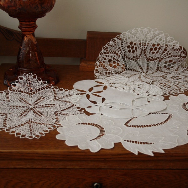 Vintage Fine Doilies SET of 4 Crochet and Cut-Work EXCELLENT Condition WHITE tablet toppers /centerpieces /dresser scarfs