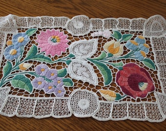 DOILY Hand Stitched Fine Needlework colorful doily or centerpiece for table, Vintage lace doily for table topper or dresser EXCELLENT cond
