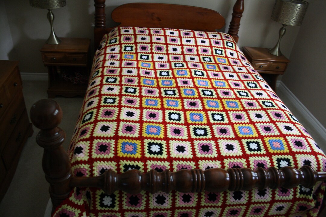 Granny Squares Bedspread KING or QUEEN Size Vintage Handmade Crochet