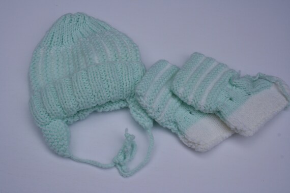Hand Knitted Baby Bonnet /Hat and Booties, Vintag… - image 2