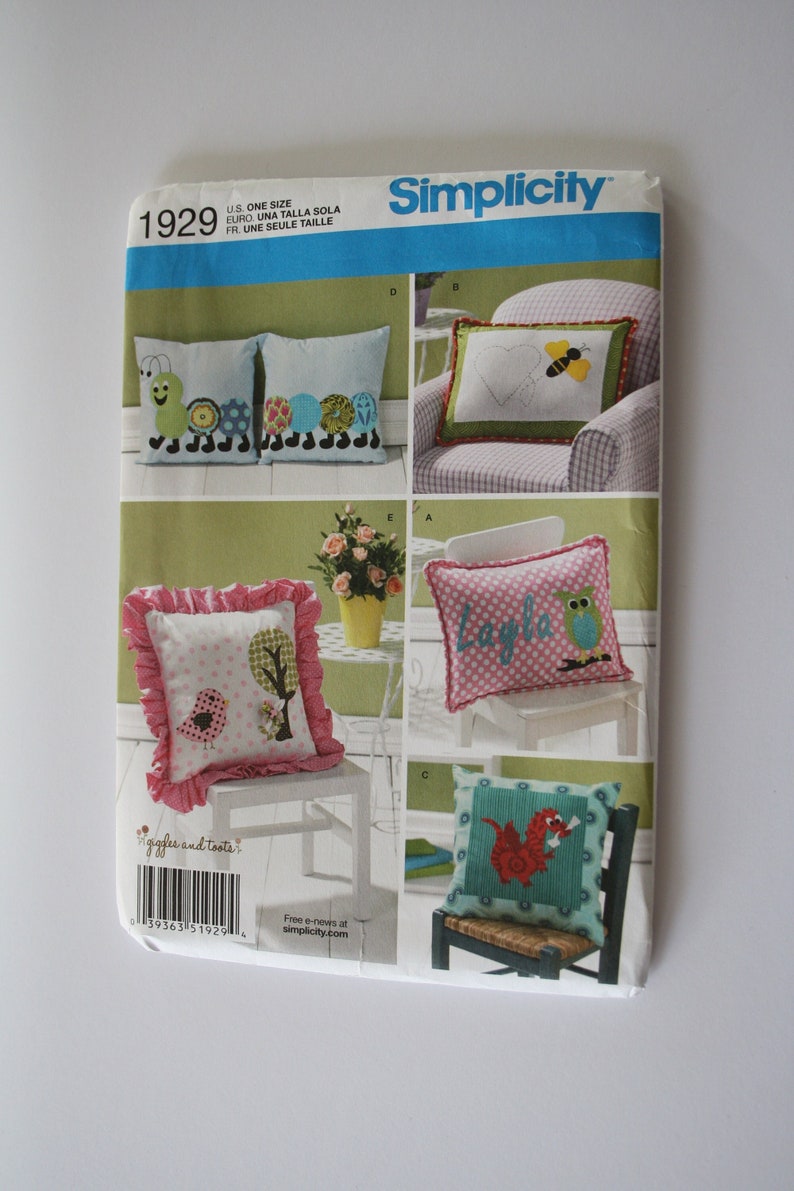 Sewing patterns to make fun pillows with application for children with animal pictures